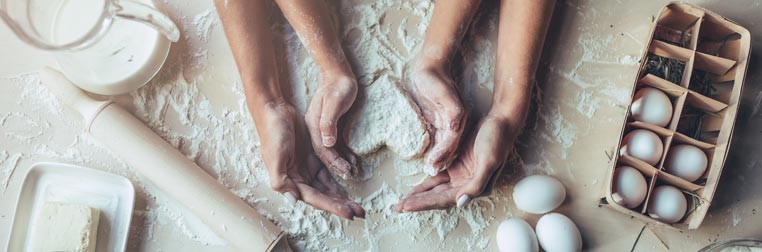 Cuisiner avec les enfants : une activité ludique, facile, à votre portée ! Cuisiner avec les enfants : une activité ludique, facile, à votre portée !