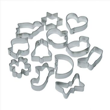 Lot de 12 découpes pâte assortis